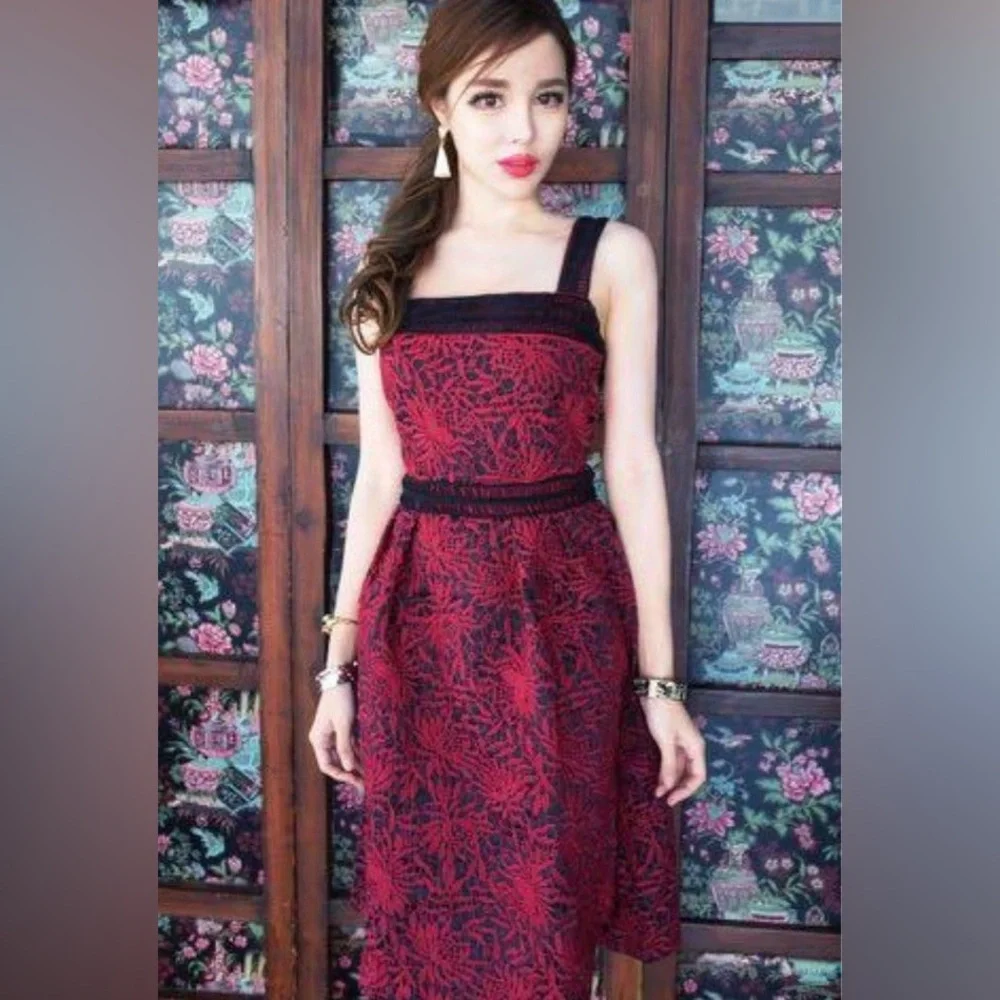JARIYA Medium CROCHET BACKLESS DRESSS - Picture 3 of 13